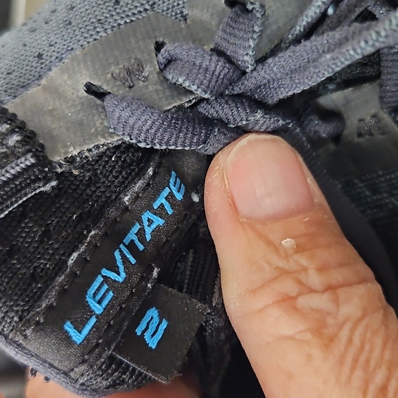 BROOKS LEVITATE 2 MENS SIZE 10 SNEAKER - Picture 3 of 11